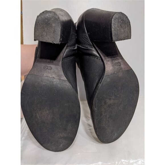 Escada Sport | Heeled Leather Ankle Bootie - Picture 5 of 9